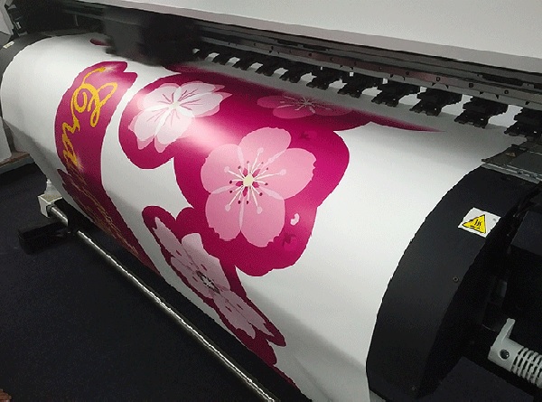 In UV cuộn trên decal