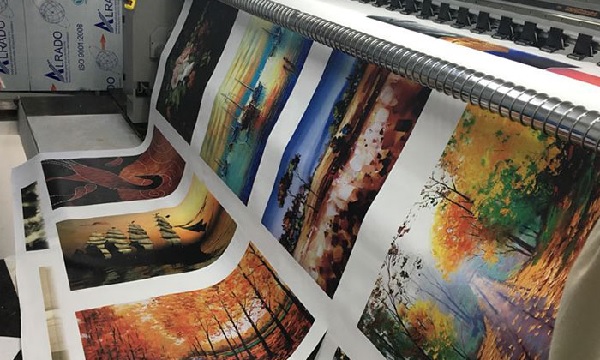 In UV cuộn trên vải Canvas