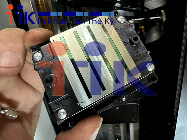 Hiểu rõ cách tháo đầu phun máy in Epson giúp đảm bảo an toàn 6