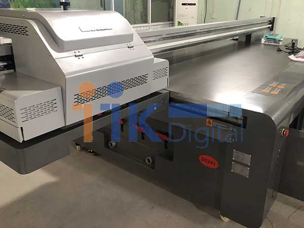 In UV trên mica là loại hình in phủ UV phổ biến