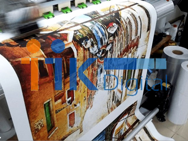 Quá trình in hình lên vải canvas cần kiến thức chuyên môn của kỹ thuật viên