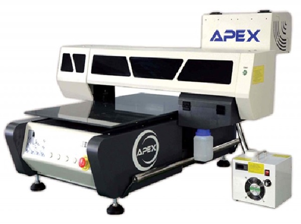 Máy in ảnh trực tiếp lên nhựa bằng máy in UV APEX