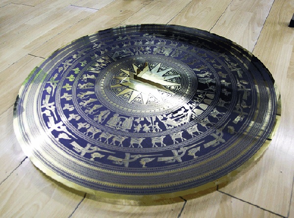 In UV trên inox sở hữu độ bóng loáng nhất định