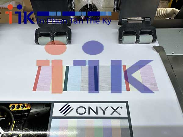 Máy in tem decal cuộn được thiết kế để in nhãn, tem, decal