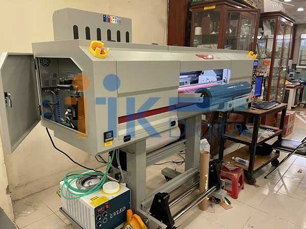 Máy in tem UV DTF sở hữu thiết kế nhỏ gọn, in đa màu sắc