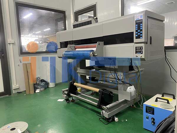 Máy in tem UV DTF in ấn trên nhiều loại vật liệu khác nhau
