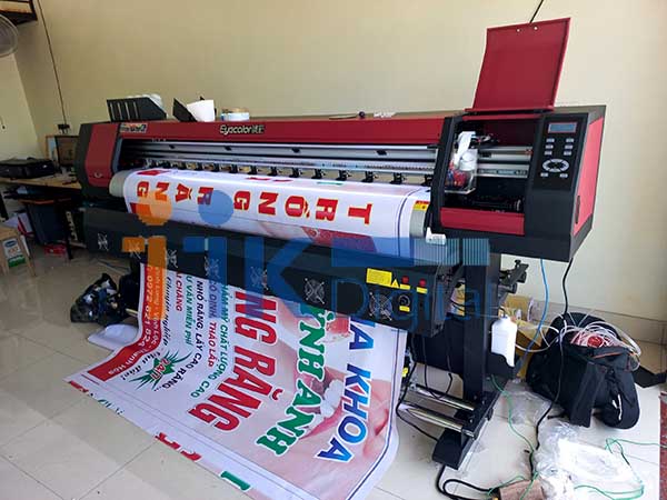 Máy in bạt khổ nhỏ được thiết kế để in lên tấm bạt kích thước nhỏ