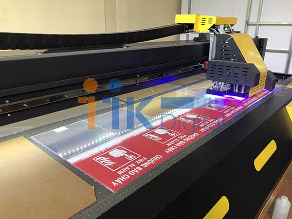 in UV lên trên bề mặt Alu Nhôm đang ngày càng phát triển