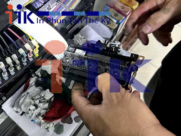 Sửa đầu phun máy in khổ lớn giúp nâng cao chất lượng bản in