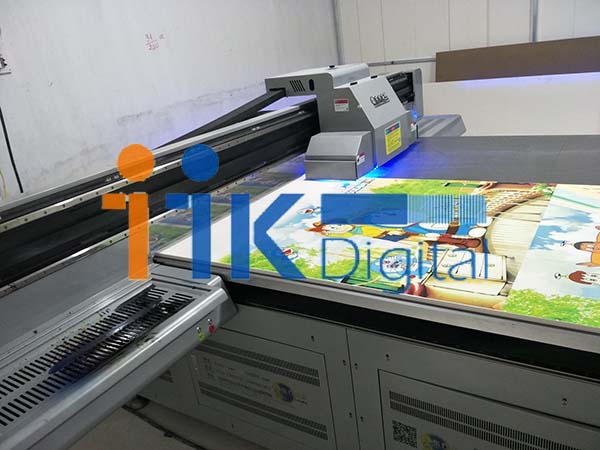 Máy in tranh trên gỗ có khả năng tái tạo hình ảnh sắc nét